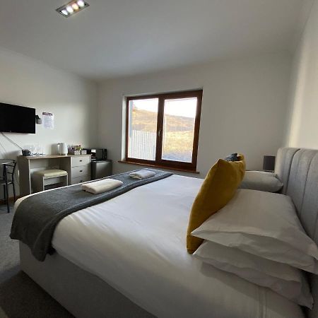 Highland Stays - Ben View Room & Jacuzzi Bath Fort William Bagian luar foto
