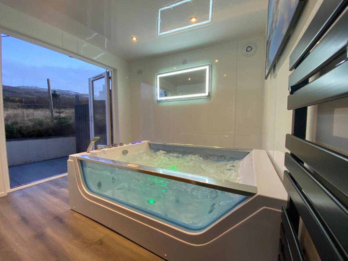 Highland Stays - Ben View Room & Jacuzzi Bath Fort William Bagian luar foto