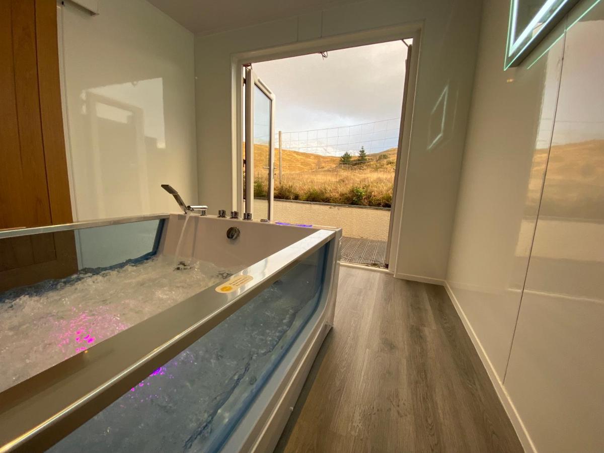 Highland Stays - Ben View Room & Jacuzzi Bath Fort William Bagian luar foto