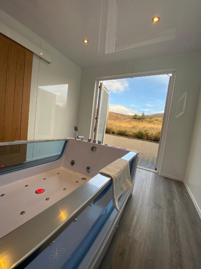 Highland Stays - Ben View Room & Jacuzzi Bath Fort William Bagian luar foto